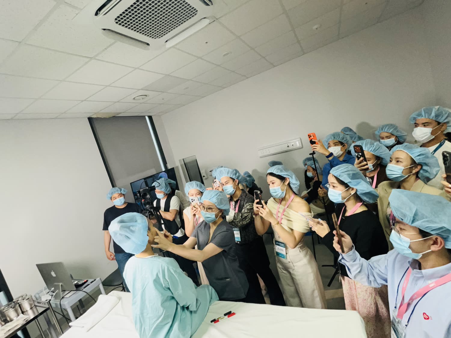 Thai physicians at a hands-on MINT thread-lift session